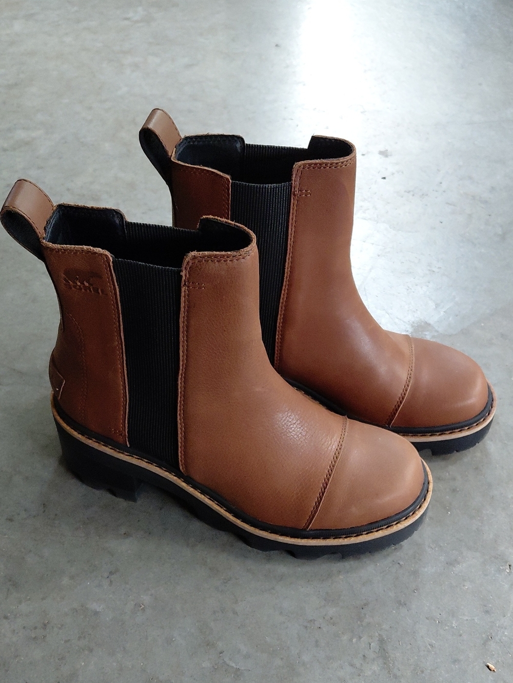 Women's Chelsea Ankle Boot in Brown - Classic Pull-On Style